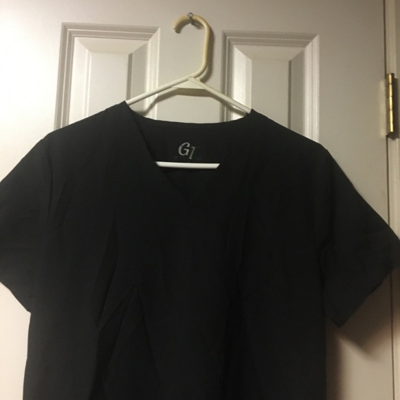 GT Performance 
Women’s 
Black 
Scrub Top 
With Pockets
Medium - Picture 6 of 9